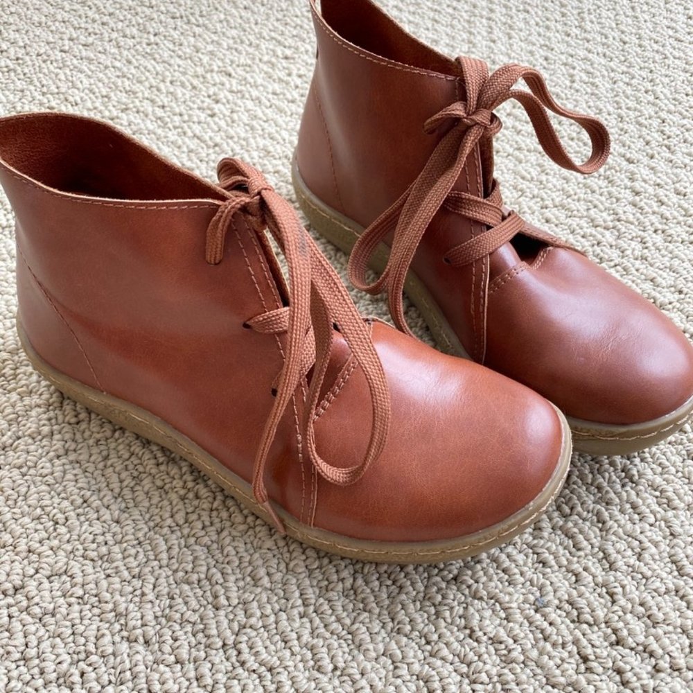 kid's European tan boots size 35